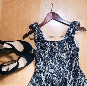 Bow on shoulder accent Black Floral Lace Dress